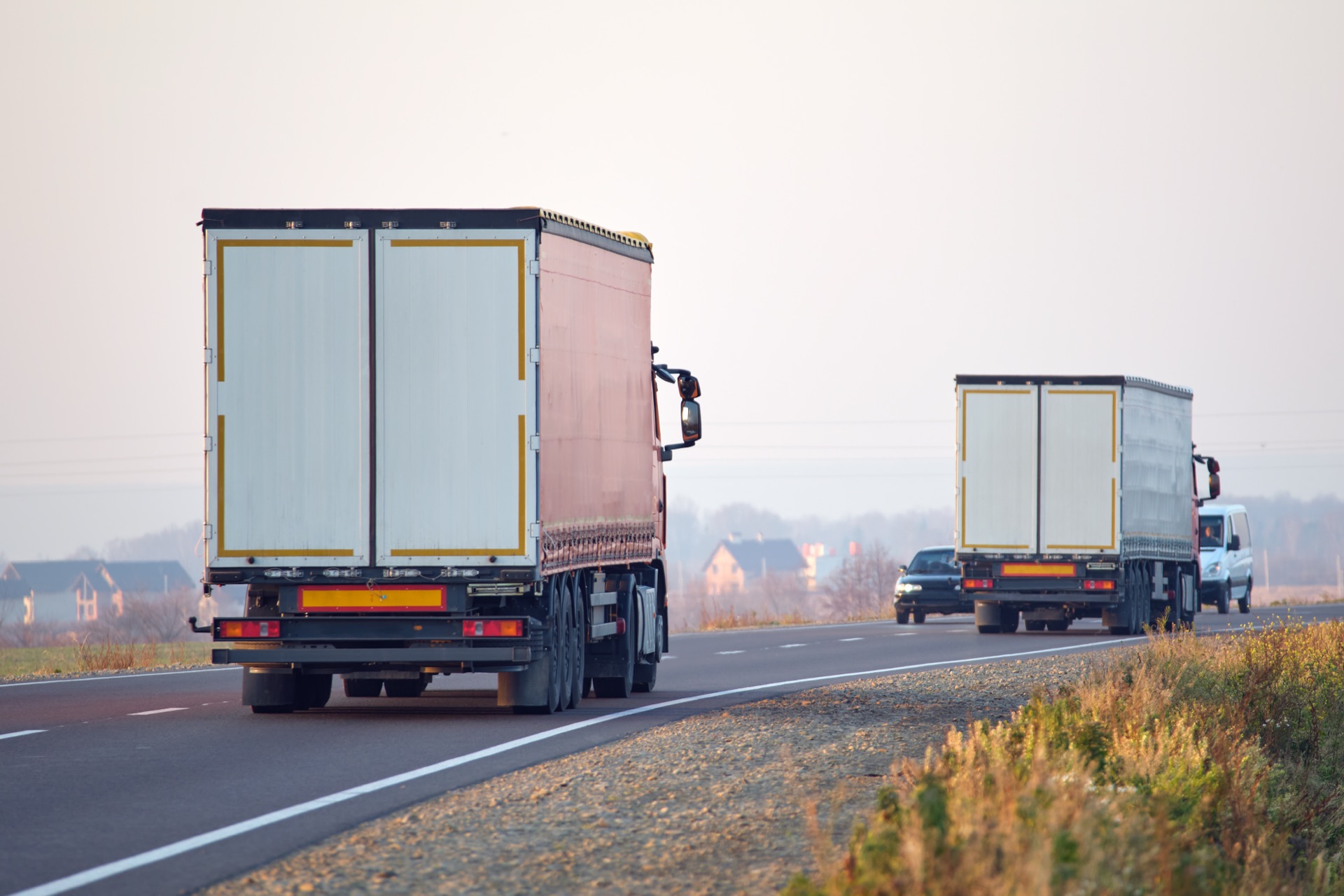 LKW auf der Autobahn — tägliche Spedition-Touren