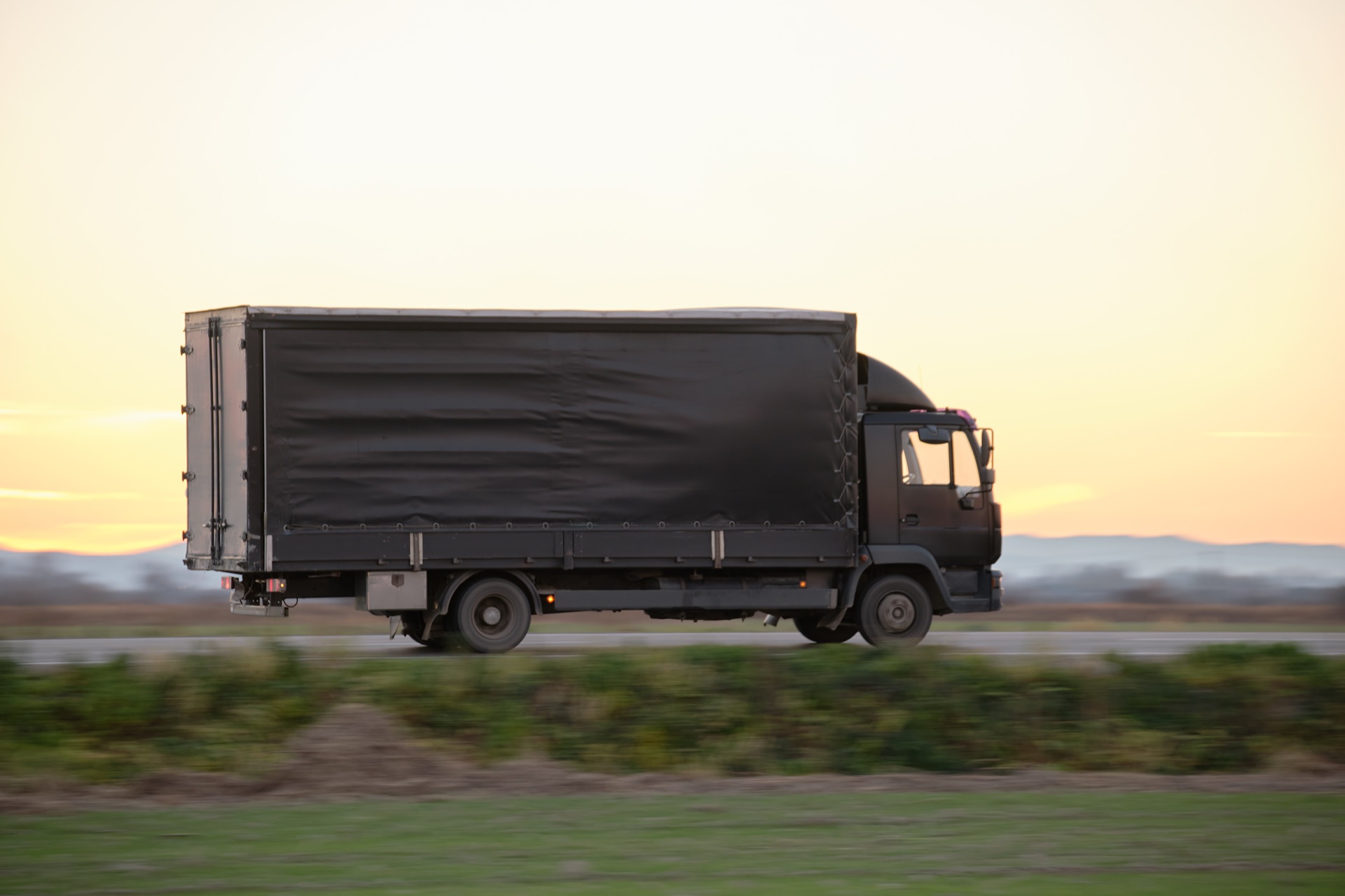 LKW 12 Tonner — mittlere Klasse für Verteiler- und Fernverkehr