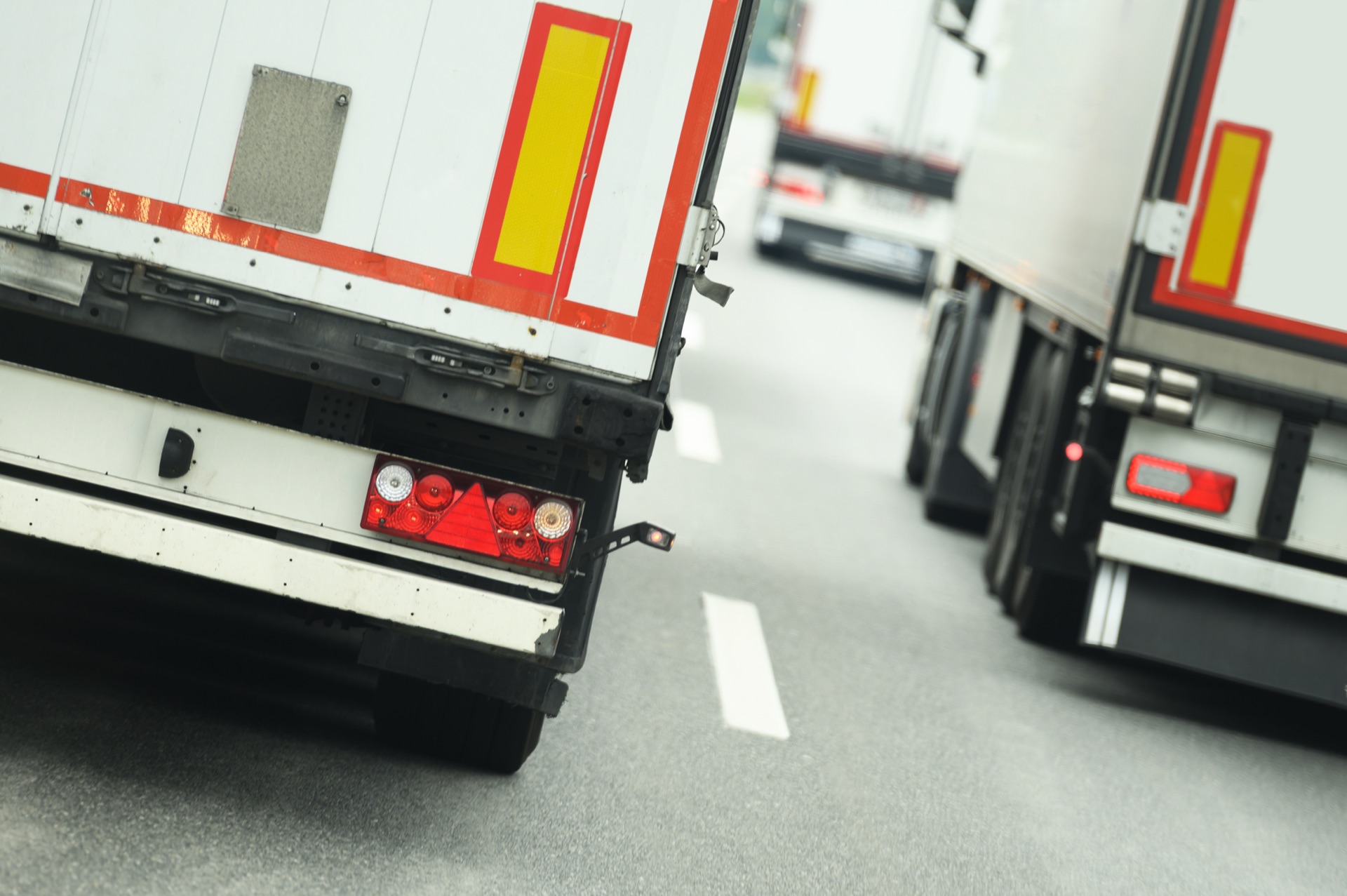Spedition Kosten — LKW im Verkehr